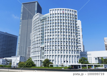 青空に映える住友病院(大阪市北区中之島) 青空に映える住友病院(大阪市北区中之島) 100099739