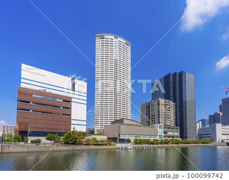 青空に映える「ほたるまち」全景(大阪府大阪市福島区福島) 青空に映える「ほたるまち」全景(大阪府大阪市福島区福島) 100099742