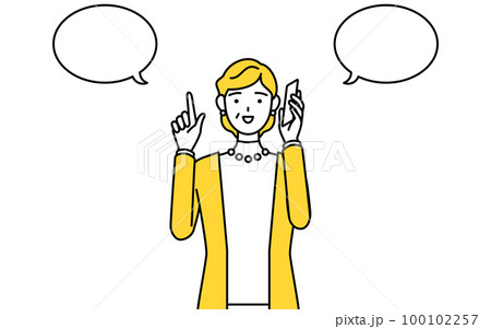 電話をしながら指さしをする定年退職したシニア・中年女性 電話をしながら指さしをする定年退職したシニア・中年女性 100102257