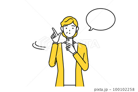 スマホを操作する定年退職したシニア・中年女性 100102258