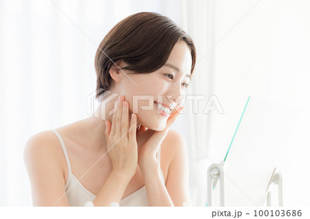 ビューティーイメージ　女性のポートレート 100103686