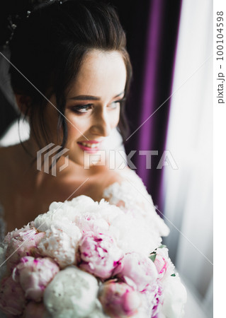 Bride holding big and beautiful wedding bouquet with flowers 100104598