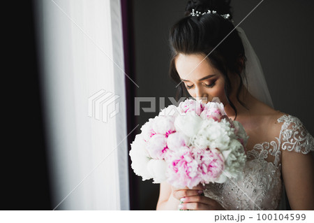 Bride holding big and beautiful wedding bouquet with flowers 100104599