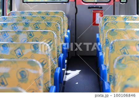 幼稚園バス(車内)　イメージ 100106846
