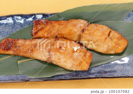 シイラの照り焼き　魚料理　焼き魚　2切れ 100107082