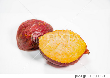 カットした安納芋の断面 100112519