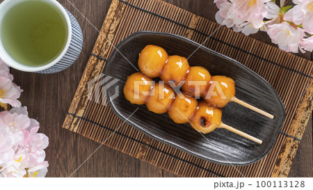 みたらし団子と緑茶と桜 みたらし団子と緑茶と桜 100113128