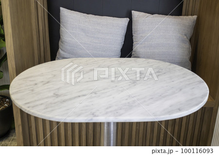 Customer seat in coffee shop 100116093