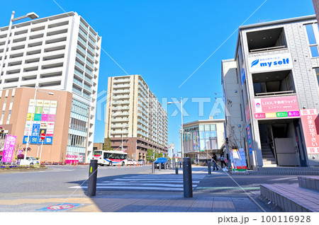 鴻巣駅　東口の風景　埼玉県鴻巣市 100116928