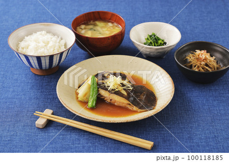 カレイの煮付け カレイの煮付け 100118185