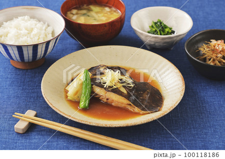 カレイの煮付け カレイの煮付け 100118186