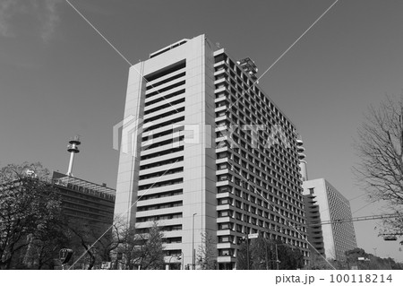 総務省・警察庁・国家公安委員会（中央合同庁舎第2号館）モノクロ 100118214