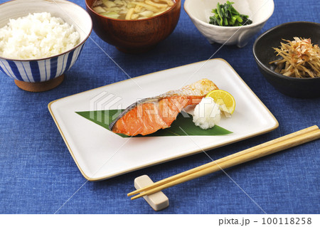 鮭の焼き魚 100118258