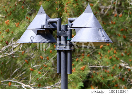 Lantern in the city to illuminate the street at night. 100118864