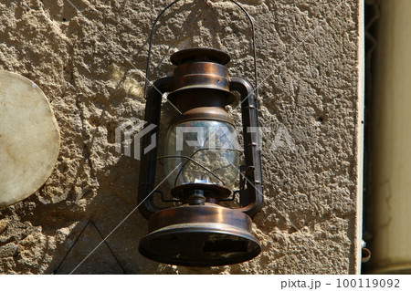 Lantern in the city to illuminate the street at night. 100119092