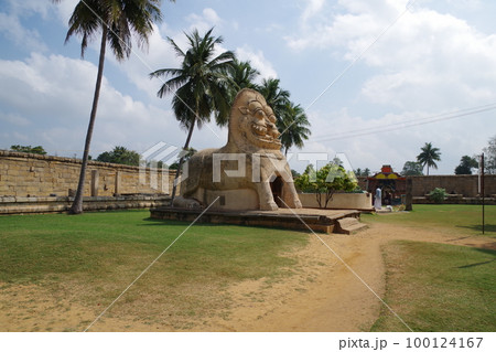 インド　世界遺産　大チョーラ朝寺院群　ガンガイコンダチョーラプラムのブリハディーシュワラ寺院 100124167