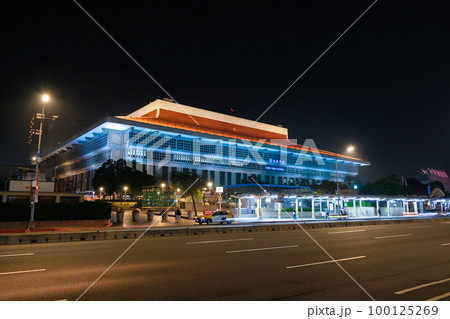 台湾 夜の台北駅 100125269