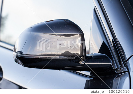 Close up front view of car side mirror. Front rear view mirror on the car window. Car exterior details. Close up front view of car side mirror. Front rear view mirror on the car window. Car exterior details. 100126516