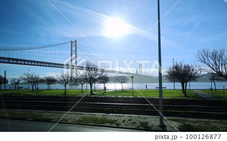 ポルトガルの4月25日橋(Ponte 25 de Abril) ポルトガルの4月25日橋(Ponte 25 de Abril) 100126877