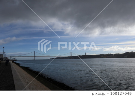 ポルトガルの4月25日橋(Ponte 25 de Abril) ポルトガルの4月25日橋(Ponte 25 de Abril) 100127049