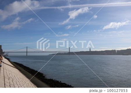 ポルトガルの4月25日橋(Ponte 25 de Abril) ポルトガルの4月25日橋(Ponte 25 de Abril) 100127053