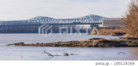 Sunny view of the landscape around Missouri River 100128169