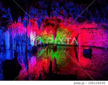 Interior view of the Meramec Caverns 100128240