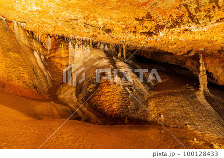 Interior view of the Meramec Caverns 100128433