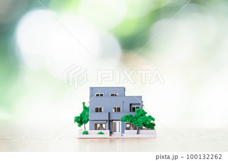 不動産、家、住宅ローン、ミニチュア、ぶつ撮り、住宅、ブツ撮り、模型、住居、一軒家、新緑 100132262