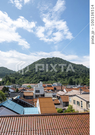 打吹山　赤瓦　打吹回廊　青空 100136514