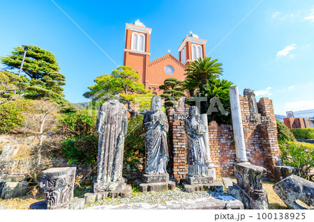 冬の浦上天主堂と旧浦上天主堂の遺構　長崎県長崎市 100138925