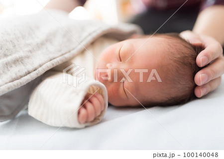 育児　新生児 100140048