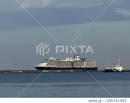 豪華客船ウェステルダム那覇港入港風景 豪華客船ウェステルダム那覇港入港風景 100141992