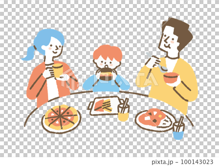 一家三口在美食廣場吃飯_color 100143023