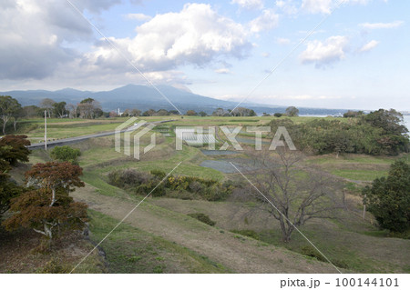 原城全景と阿蘇山 100144101