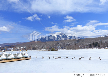 冬の白樺湖と蓼科山 冬の白樺湖と蓼科山 100144397
