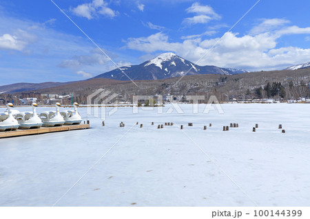冬の白樺湖と蓼科山 100144399