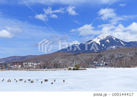 冬の白樺湖と蓼科山 冬の白樺湖と蓼科山 100144417