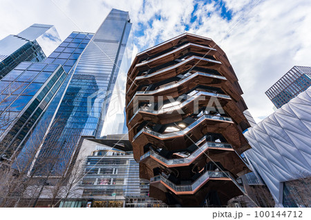 ニューヨークのハドソンヤードのベッセル 100144712