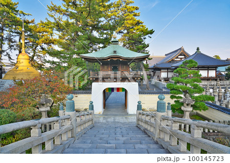 【五岳山 誕生院 善通寺】 (四国霊場第75番札所) 香川県善通寺市善通寺町 【五岳山 誕生院 善通寺】 (四国霊場第75番札所) 香川県善通寺市善通寺町 100145723