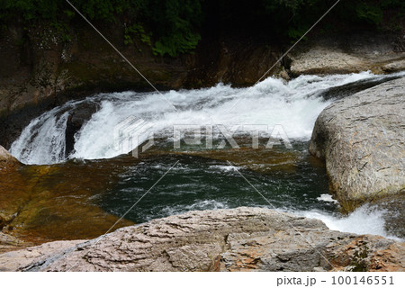 吹割の滝、沼田市、群馬県 100146551