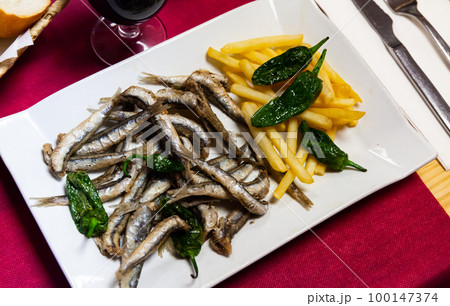Anchovies with fries and jalapenos 100147374