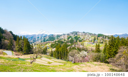 春の長閑な山村風景(長野県小川村) 春の長閑な山村風景(長野県小川村) 100148648