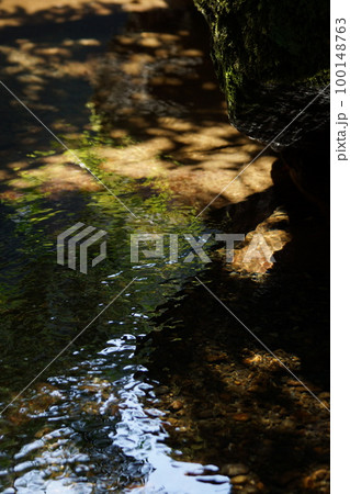 鳥取　四季の散歩　赤波川の甌穴 100148763