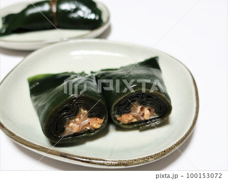 鮭ハラスの昆布巻き カット 鮭ハラスの昆布巻き カット 100153072