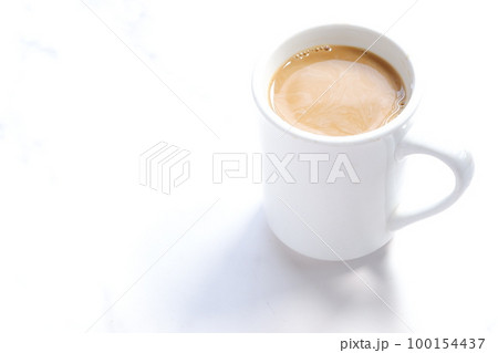 クリームを入れたコーヒー クリームを入れたコーヒー 100154437