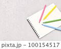 カラーペンとスケッチブック 100154517