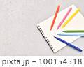 カラーペンとスケッチブック 100154518