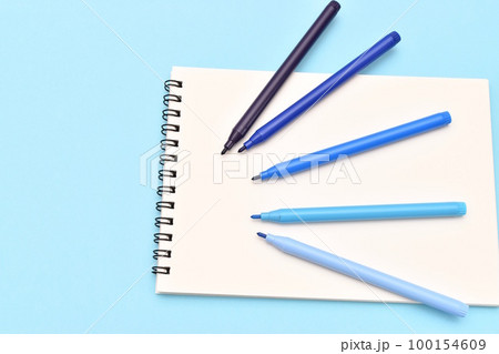 カラーペンとスケッチブック 100154609