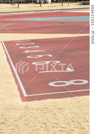 陸上競技場　スタートラインの番号表示 100154680
